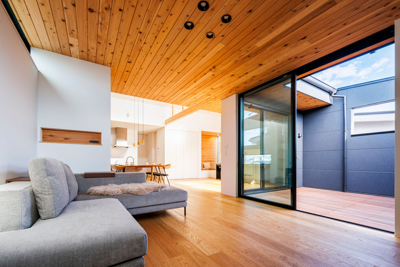 家物語　小林工務店 【2000万円台/吹き抜け/インナーバルコニー/間取り図有】伸びやかな空間。心身くつろぐ2階LDKの建築実例画像4