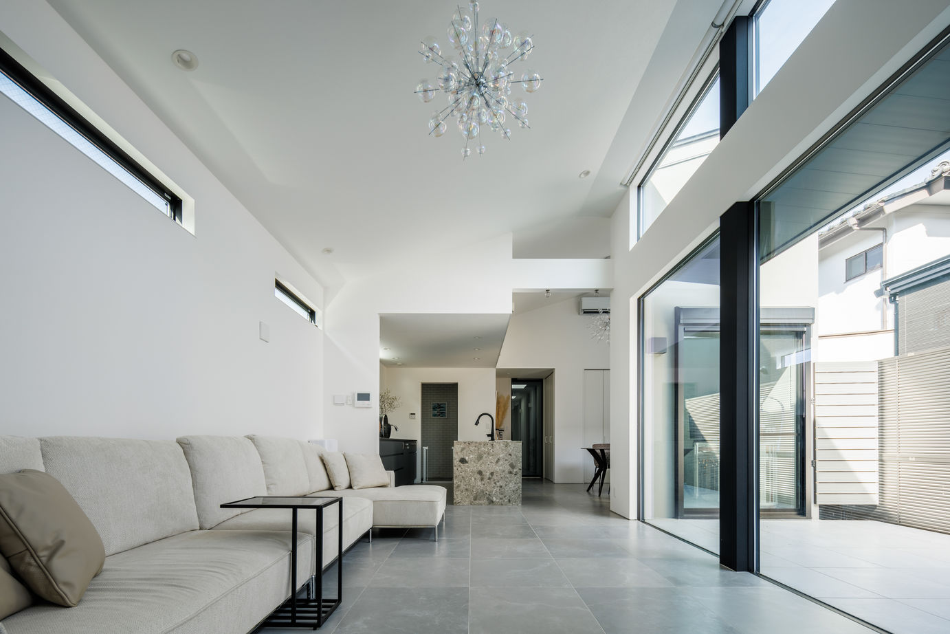 家物語　小林工務店 【2000万円台/平屋/ライトコート/間取り図有】モダンな空間。暮らしやすさと家族のつながりが高い家の建築実例画像3