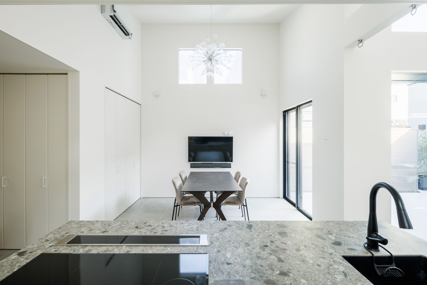 家物語　小林工務店 【2000万円台/平屋/ライトコート/間取り図有】モダンな空間。暮らしやすさと家族のつながりが高い家の建築実例画像6