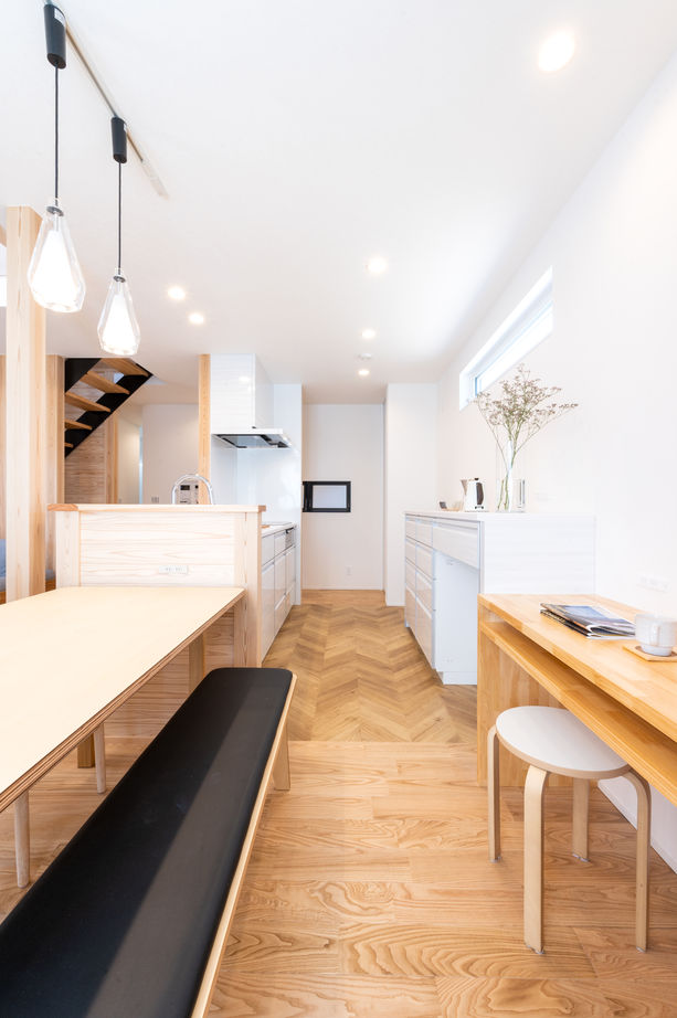 cocochi 藤岡萬建設 一級建築士事務所 【準平屋/32坪/1階完結型間取り/吹抜け】木の美しさに包まれる将来を見据えた「準平屋」の家の建築実例画像3