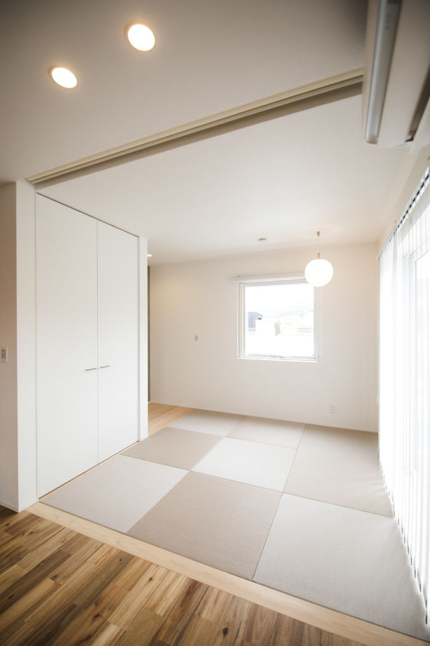 cocochi 藤岡萬建設 一級建築士事務所 【平屋/勾配天井/テラス】のどかな田園風景の中でスローライフを楽しむ平屋の建築実例画像5