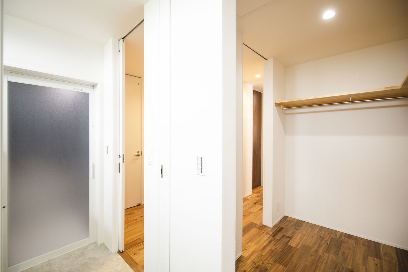 cocochi 藤岡萬建設 一級建築士事務所 【平屋/勾配天井/テラス】のどかな田園風景の中でスローライフを楽しむ平屋の建築実例画像7