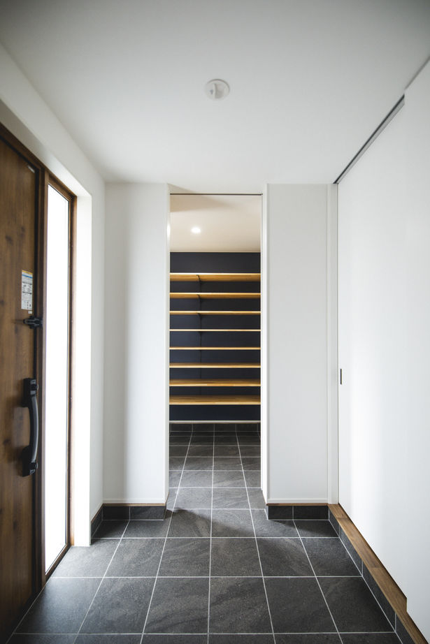 cocochi 藤岡萬建設 一級建築士事務所 【平屋/勾配天井/テラス】のどかな田園風景の中でスローライフを楽しむ平屋の建築実例画像9