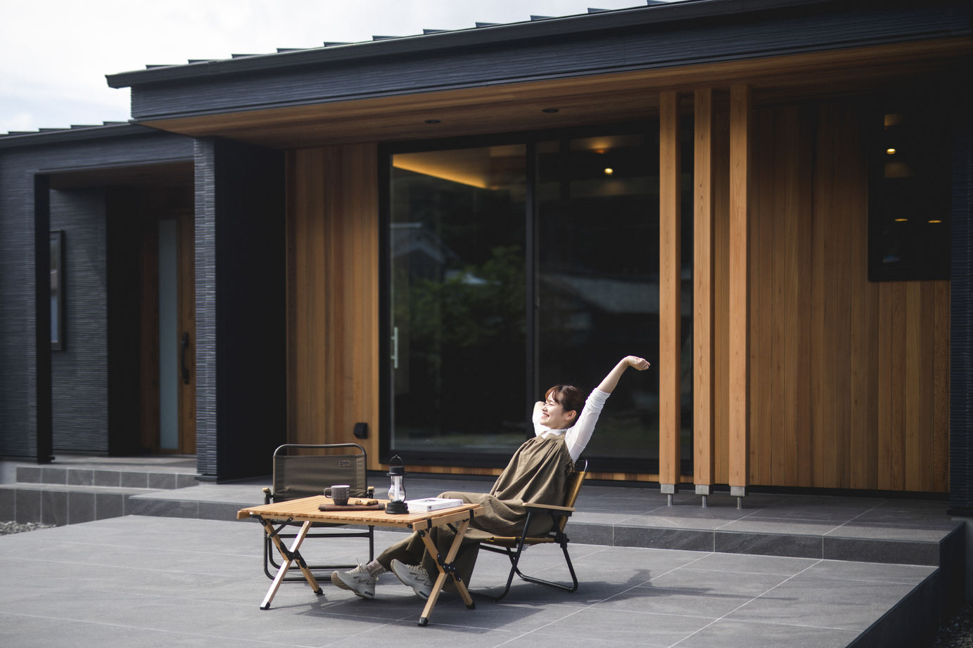 cocochi 藤岡萬建設 一級建築士事務所 【平屋/勾配天井/テラス】のどかな田園風景の中でスローライフを楽しむ平屋の建築実例画像10