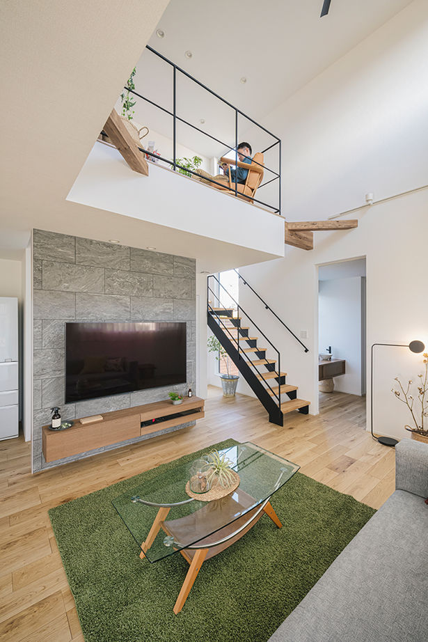 コラボハウス一級建築士事務所 【間取図有／設計士と直接話せる家づくり】大きな窓が切り取る庭の緑が、心を和ませてくれる家の建築実例画像5