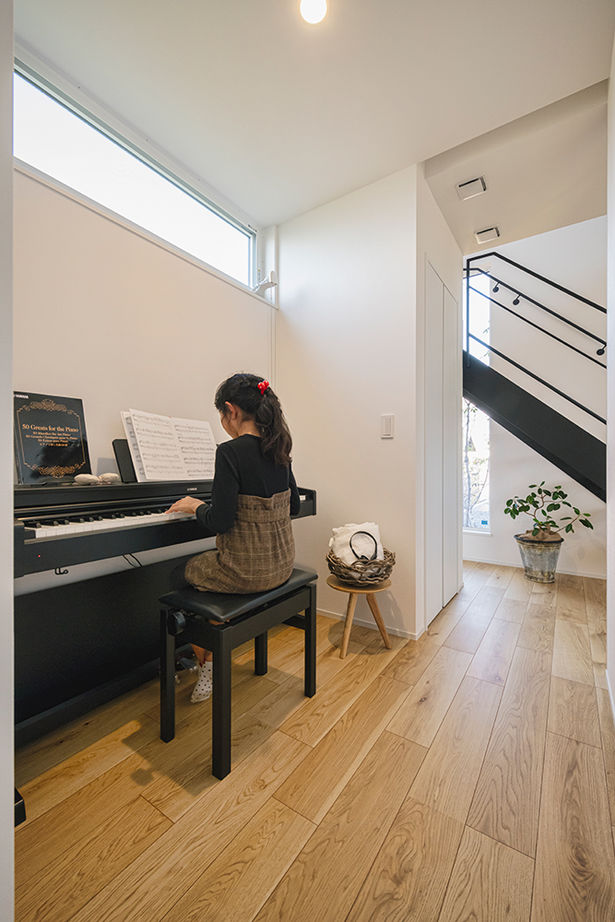 コラボハウス一級建築士事務所 【間取図有／設計士と直接話せる家づくり】大きな窓が切り取る庭の緑が、心を和ませてくれる家の建築実例画像6