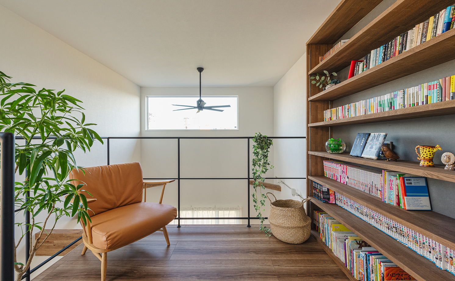 コラボハウス一級建築士事務所 【間取図有／設計士と直接話せる家づくり】大きな窓が切り取る庭の緑が、心を和ませてくれる家の建築実例画像7