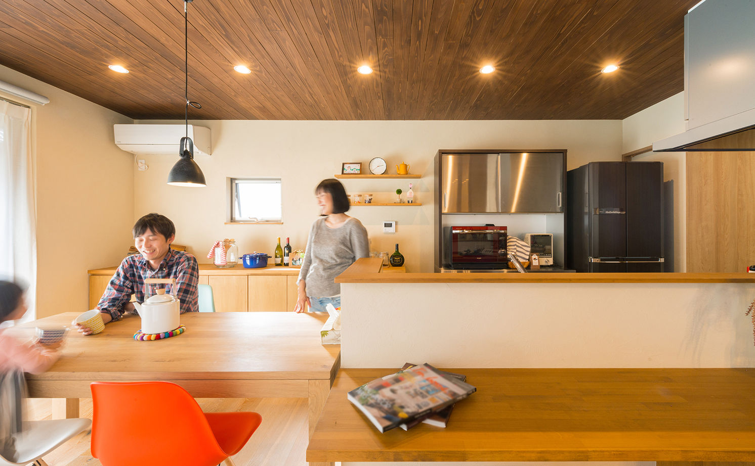 コラボハウス一級建築士事務所 【2000万円台/約38坪/間取図有】子育て中の設計士と建てた、自然素材が癒しのLDKとモダンなキューブ型の家の建築実例画像4