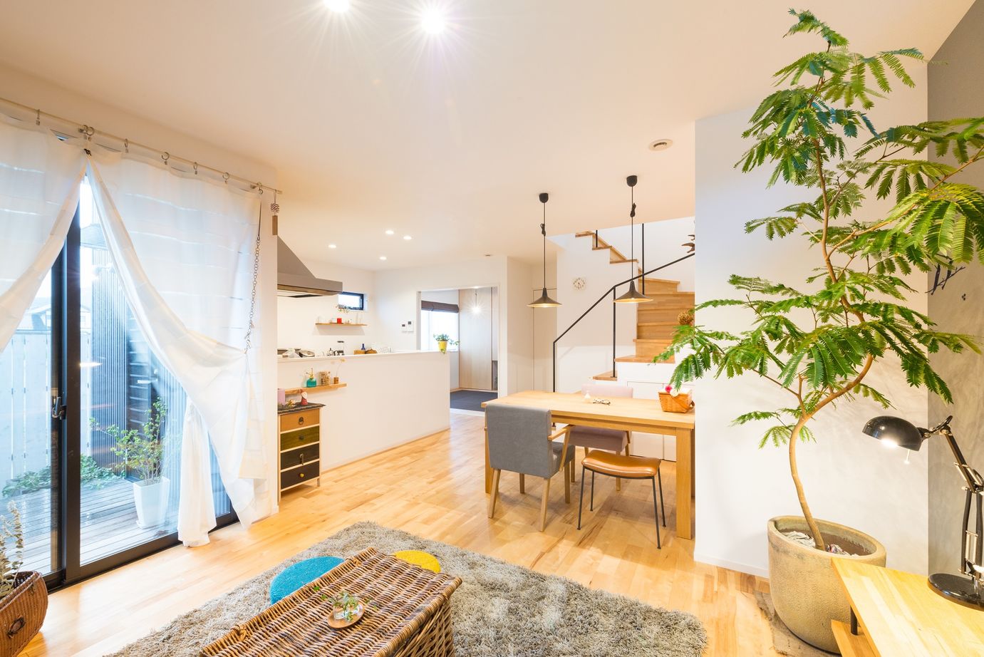 コラボハウス一級建築士事務所 【2000万円台/30坪台/間取り図有/店舗併用住宅】アンティーク家具・雑貨が落ち着いたカフェのような空間の建築実例画像2