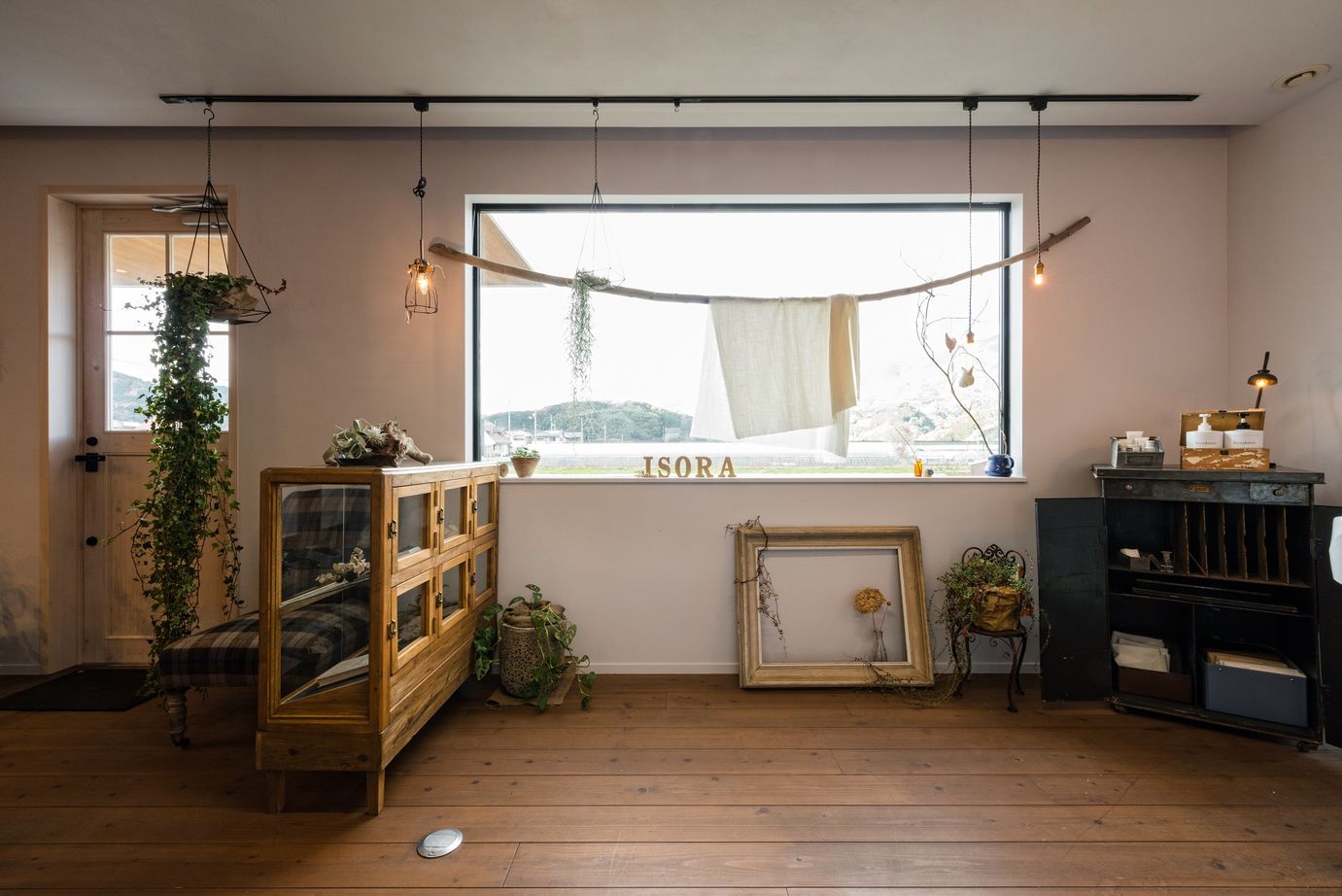 コラボハウス一級建築士事務所 【2000万円台/30坪台/間取り図有/店舗併用住宅】アンティーク家具・雑貨が落ち着いたカフェのような空間の建築実例画像9