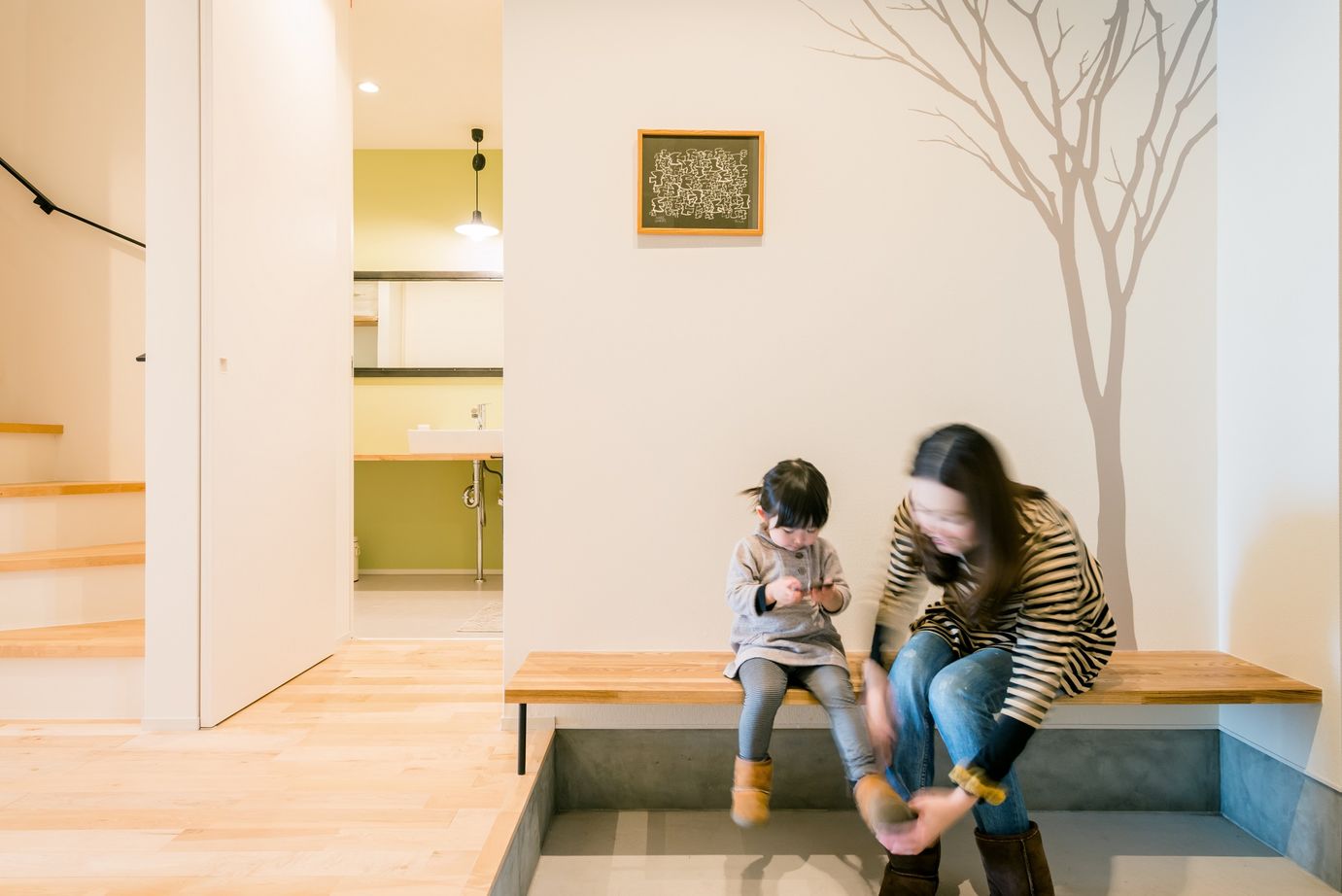 コラボハウス一級建築士事務所 【2200～2300万円×屋根付きガレージ×広々リビング】造作収納も北欧テイストに。集めた北欧家具に似合う家の建築実例画像2