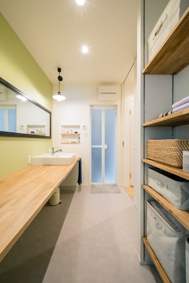 コラボハウス一級建築士事務所 【2200～2300万円×屋根付きガレージ×広々リビング】造作収納も北欧テイストに。集めた北欧家具に似合う家の建築実例画像4