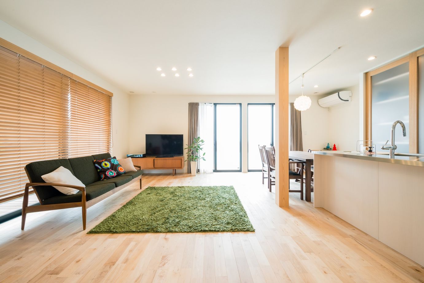 コラボハウス一級建築士事務所 【2200～2300万円×屋根付きガレージ×広々リビング】造作収納も北欧テイストに。集めた北欧家具に似合う家の建築実例画像7