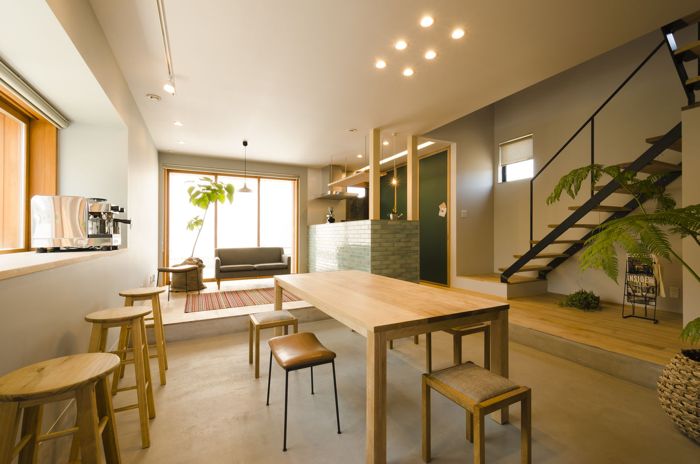 コラボハウス一級建築士事務所 【1000万円台/約28坪/土間/間取り図有】可愛い三角屋根が特徴！将来は店舗併用を見据えた北欧テイストの家の建築実例画像2