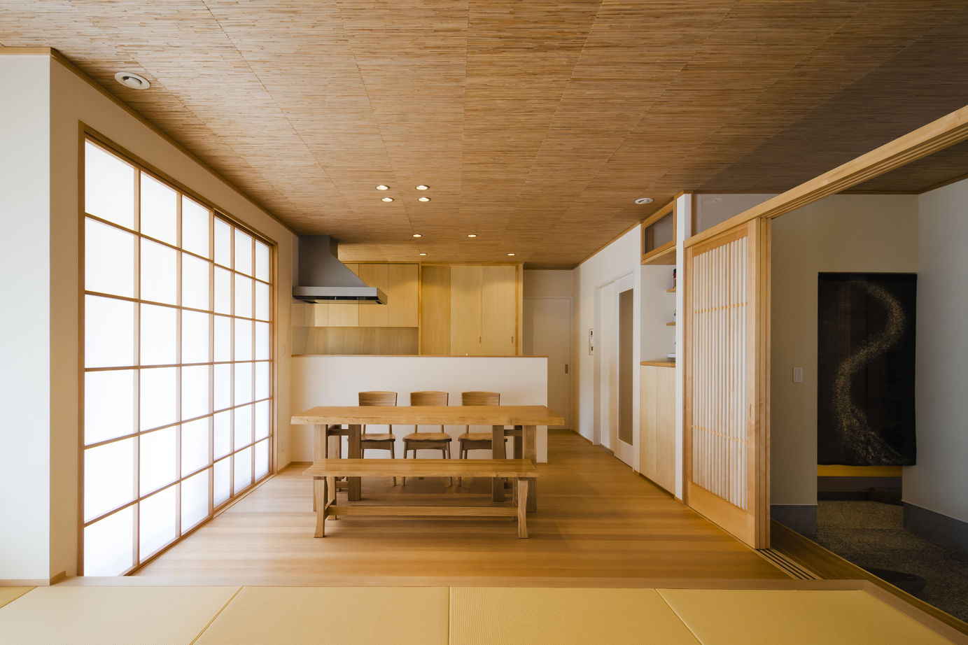 コラボハウス一級建築士事務所 【2000万円台/土間/間取り図有】まるで旅館のような和の 佇まい！シンプルで和室と通り土間がこだわりの家の建築実例画像2