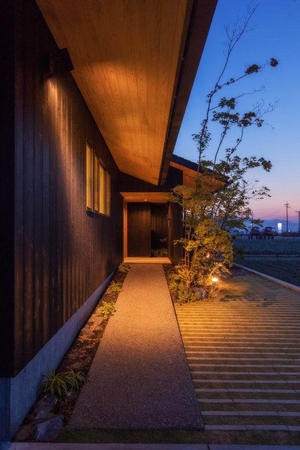 コラボハウス一級建築士事務所 【3000万円/薪ストーブ/DIY/間取り図有】土間と庭がつながり自然と暮らす！田園地帯に佇む和モダンの平屋の建築実例画像9