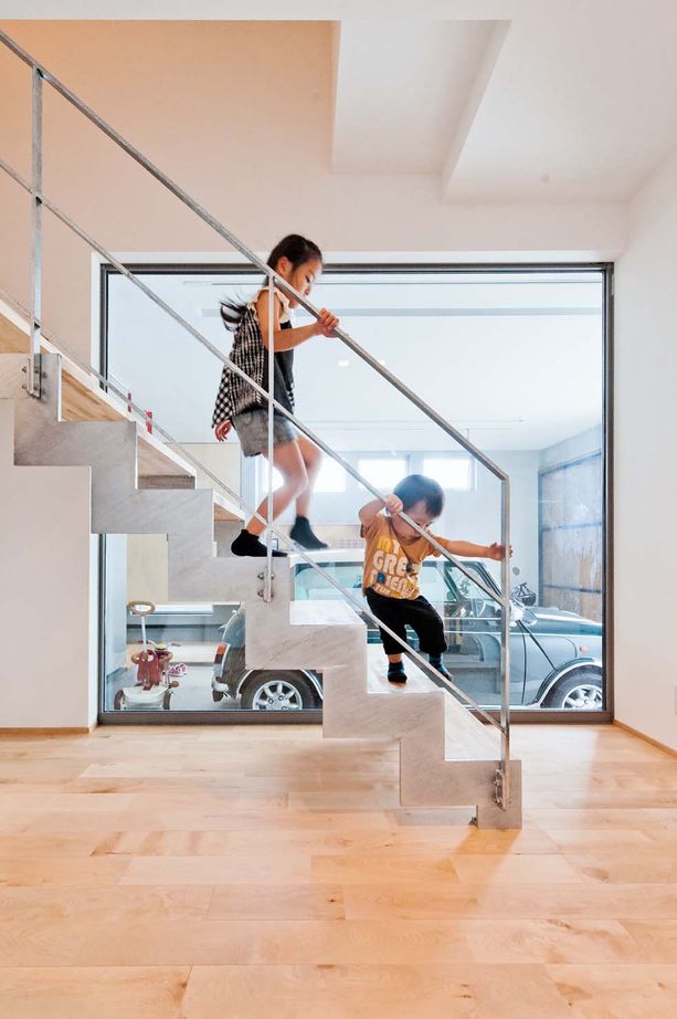 コラボハウス一級建築士事務所 【2100～2200万円/間取り図有】インナーガレージ×趣味室、２階リビング×シアタールーム…大人の憧れを凝縮の建築実例画像6