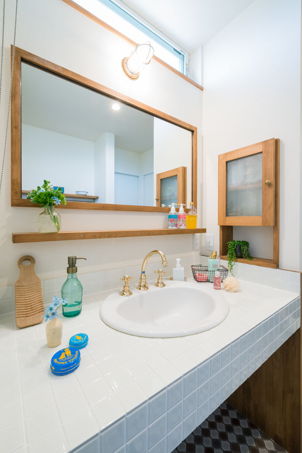 コラボハウス一級建築士事務所 【1000万円台/約29坪/ヘリンボーン/見せ梁/間取り図有】カバードポーチが明るい印象のサーファーズ×平屋の建築実例画像6