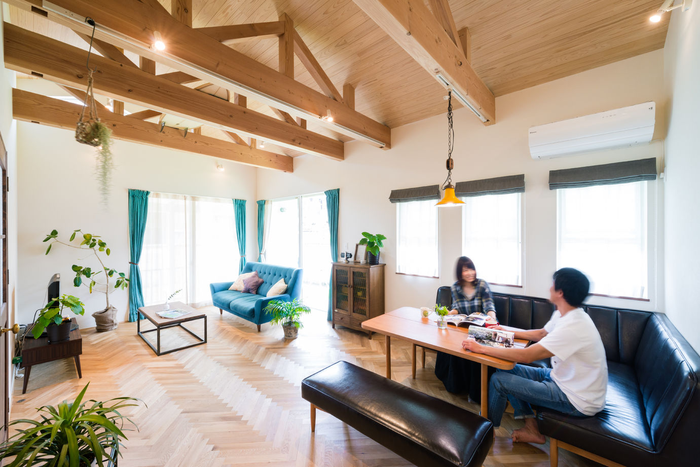 コラボハウス一級建築士事務所 【1000万円台/約29坪/ヘリンボーン/見せ梁/間取り図有】カバードポーチが明るい印象のサーファーズ×平屋の建築実例画像8