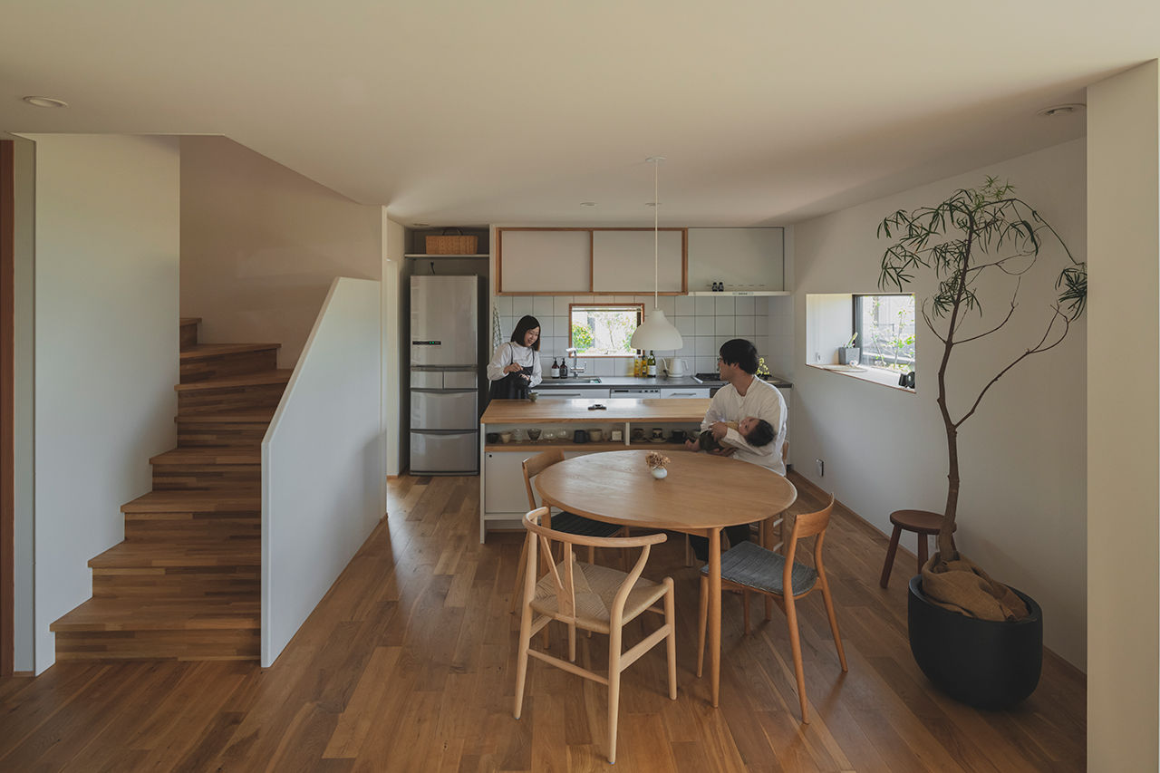 コラボハウス一級建築士事務所 【2000万円台／約30坪】経年変化を楽しむ和モダン／焼杉の外観／２階水回り／ミニマルで豊かな暮らしの建築実例画像2