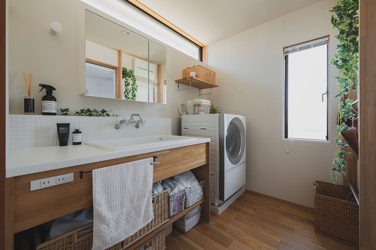 コラボハウス一級建築士事務所 【2000万円台／約30坪】経年変化を楽しむ和モダン／焼杉の外観／２階水回り／ミニマルで豊かな暮らしの建築実例画像7