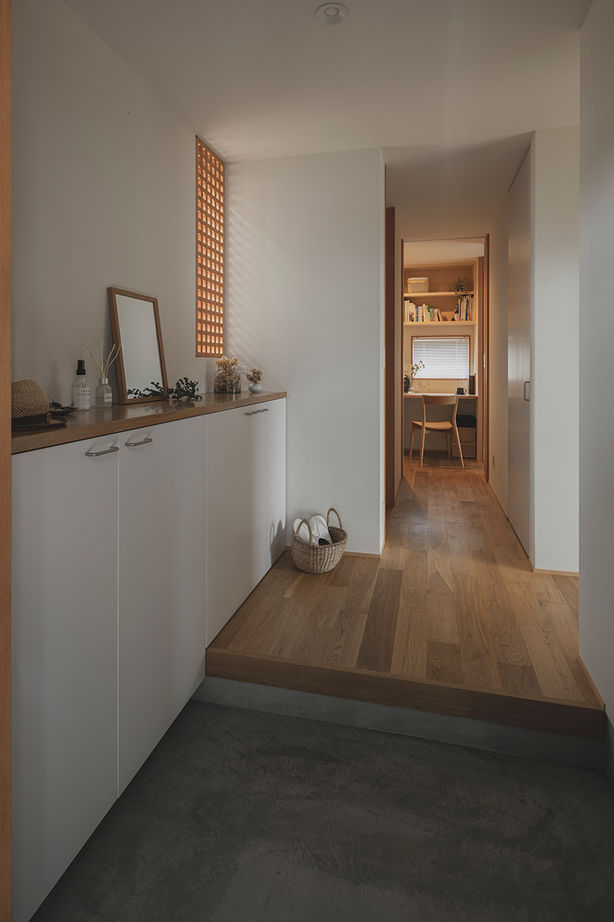 コラボハウス一級建築士事務所 【2000万円台／約30坪】経年変化を楽しむ和モダン／焼杉の外観／２階水回り／ミニマルで豊かな暮らしの建築実例画像9