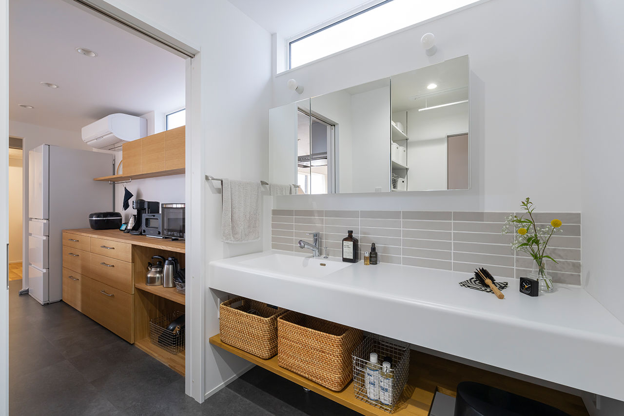 コラボハウス一級建築士事務所 【2000万円台／約25坪】憧れの照明と暮らすミニマムな平屋／シンプルでも印象に残る外観／おこもり趣味室の建築実例画像5