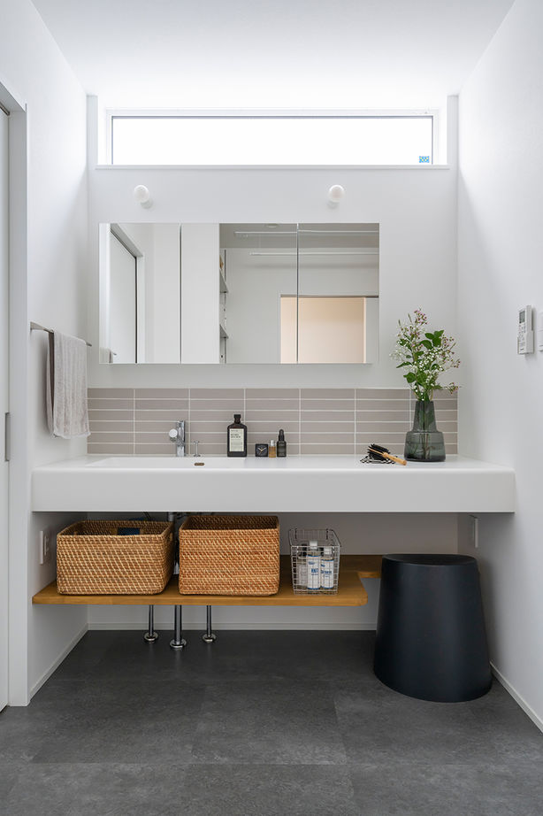 コラボハウス一級建築士事務所 【2000万円台／約25坪】憧れの照明と暮らすミニマムな平屋／シンプルでも印象に残る外観／おこもり趣味室の建築実例画像6