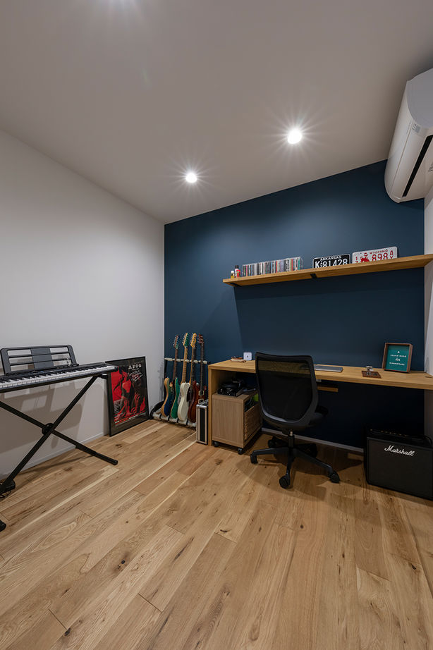 コラボハウス一級建築士事務所 【2000万円台／約25坪】憧れの照明と暮らすミニマムな平屋／シンプルでも印象に残る外観／おこもり趣味室の建築実例画像7