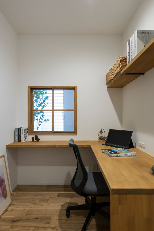 コラボハウス一級建築士事務所 【2000万円台／約25坪】憧れの照明と暮らすミニマムな平屋／シンプルでも印象に残る外観／おこもり趣味室の建築実例画像8