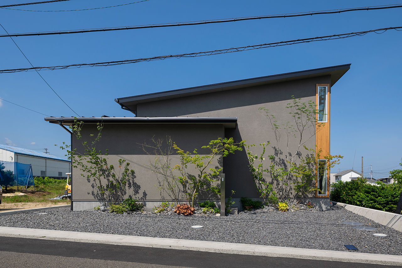 コラボハウス一級建築士事務所 【3000万円台／約33坪／間取り図有】お洒落好きな夫婦が住む高天井の平屋／ ロフト／回遊動線の建築実例画像1