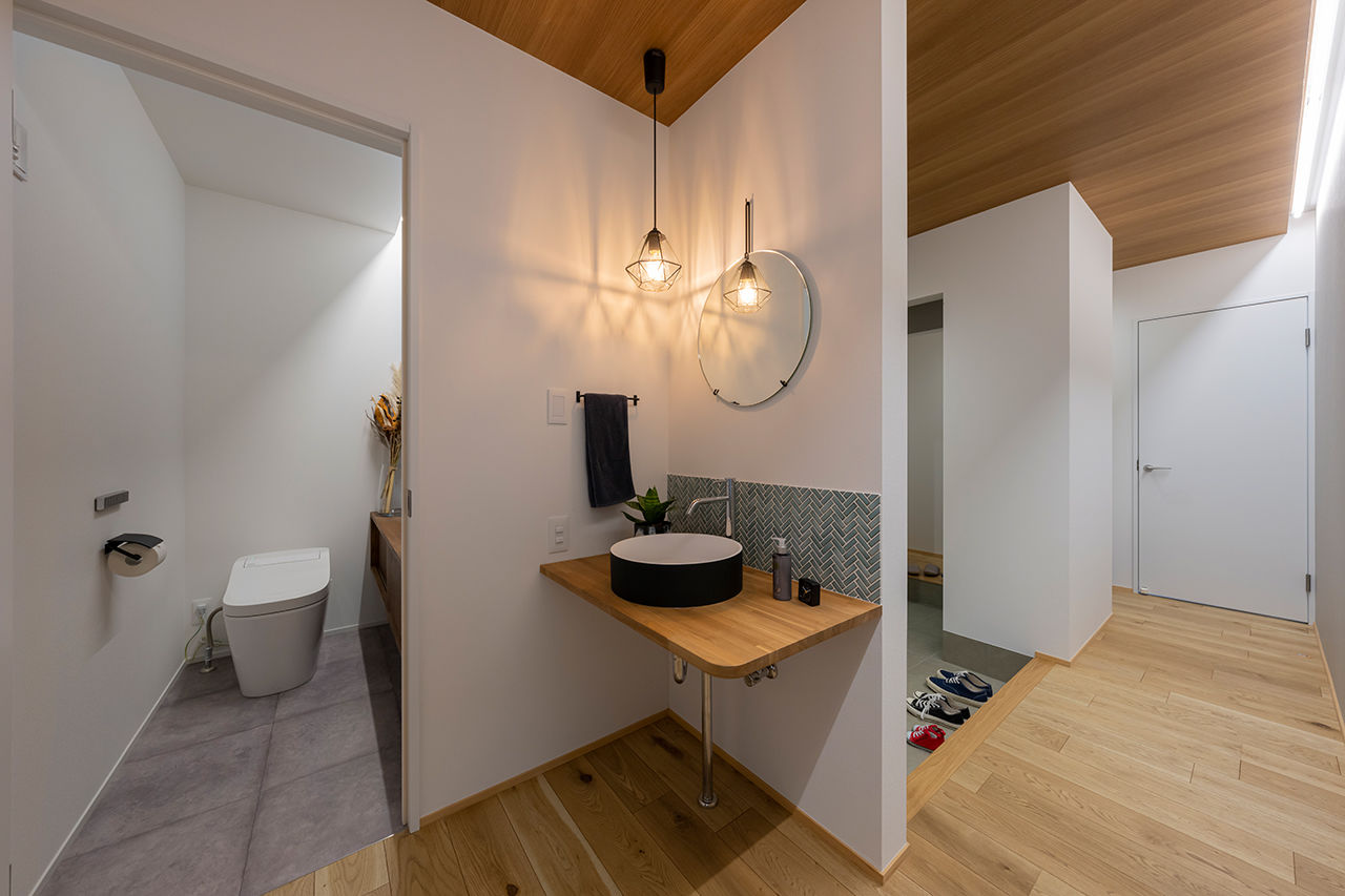 コラボハウス一級建築士事務所 【3000万円台／約33坪／間取り図有】お洒落好きな夫婦が住む高天井の平屋／ ロフト／回遊動線の建築実例画像9