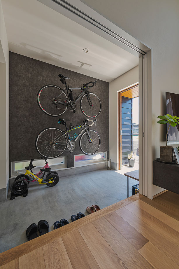 コラボハウス一級建築士事務所 【2000万円台／約30坪／間取り図有】平屋暮らし／本棚階段と陽だまりの家／キッチン裏にランドリールームの建築実例画像7