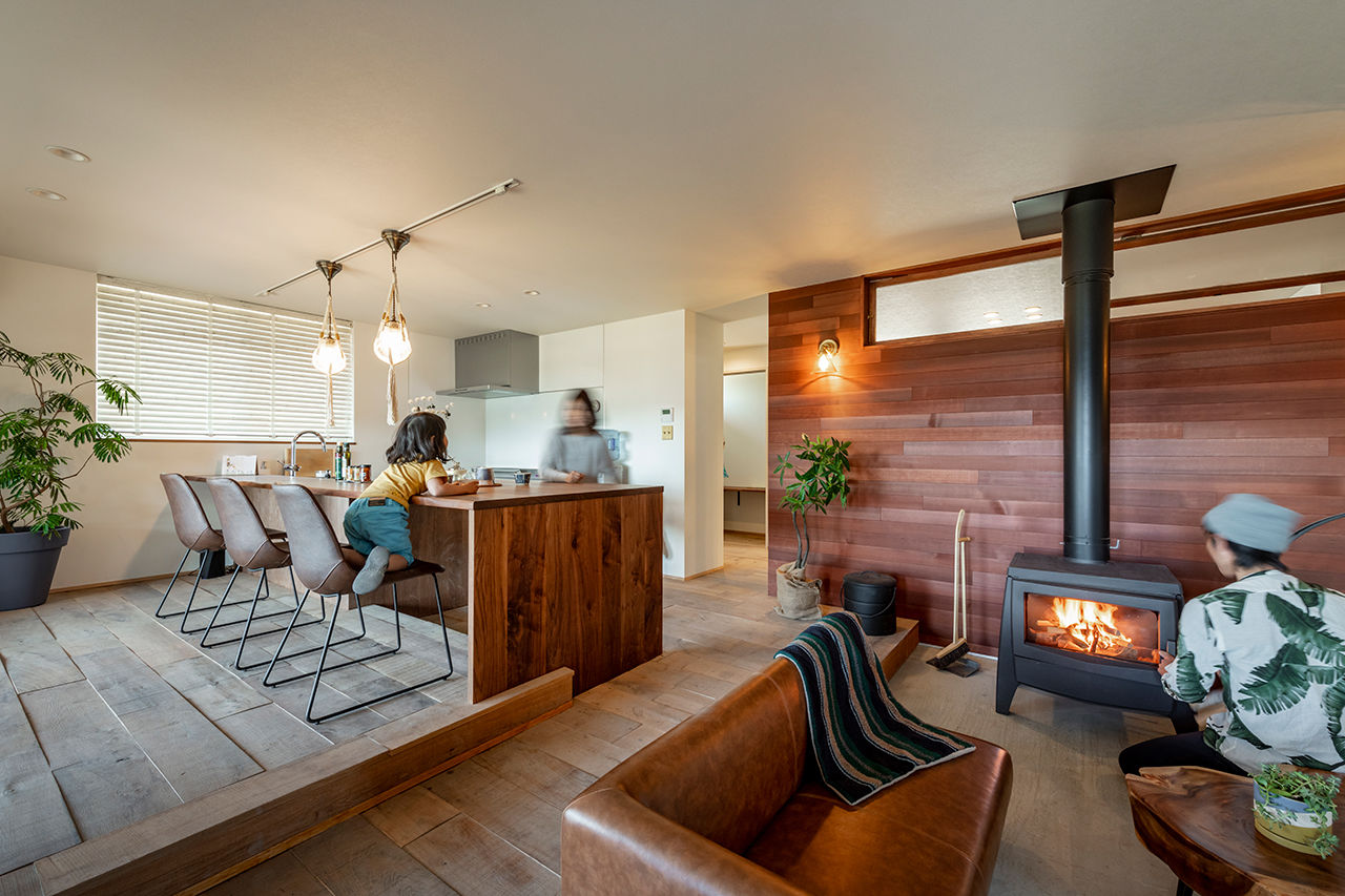 コラボハウス一級建築士事務所 【4000万円台／約48坪／間取り図有】海と暮らすL字の平屋／多くの蔵書を保管する図書室／薪ストーブの建築実例画像2