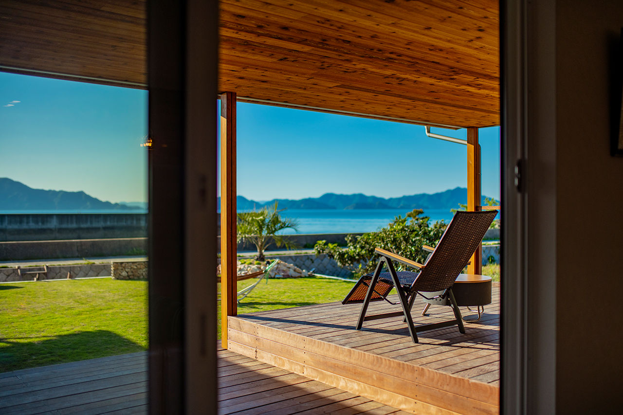 コラボハウス一級建築士事務所 【4000万円台／約48坪／間取り図有】海と暮らすL字の平屋／多くの蔵書を保管する図書室／薪ストーブの建築実例画像9