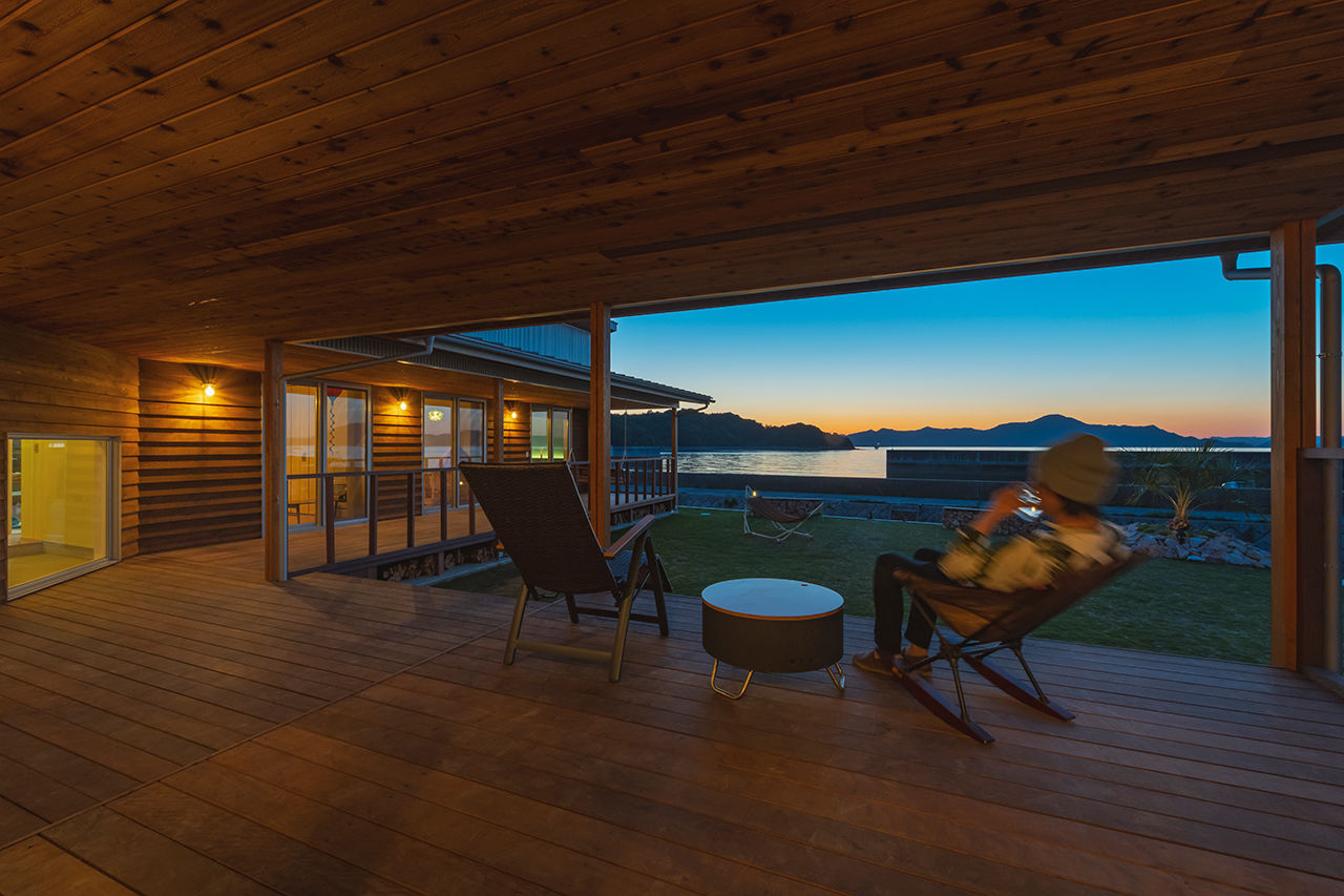 コラボハウス一級建築士事務所 【4000万円台／約48坪／間取り図有】海と暮らすL字の平屋／多くの蔵書を保管する図書室／薪ストーブの建築実例画像10