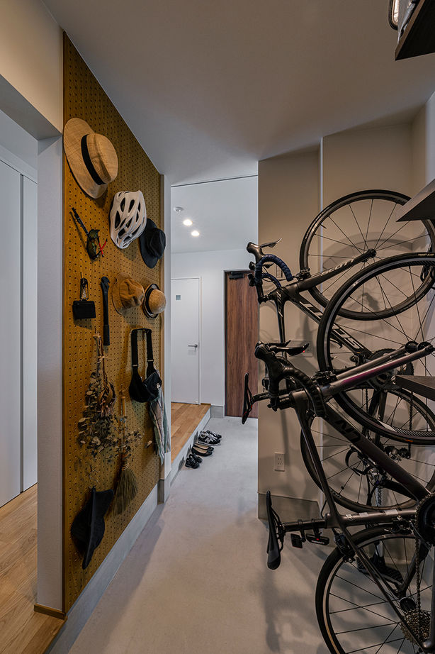 コラボハウス一級建築士事務所 【2000万円台／約29坪／間取り図有】真っ白な三角屋根の家／庭にある築山は子どもの絶好の遊び場の建築実例画像7