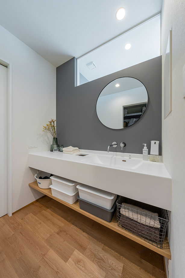 コラボハウス一級建築士事務所 【2000万円台／約29坪／間取り図有】真っ白な三角屋根の家／庭にある築山は子どもの絶好の遊び場の建築実例画像8