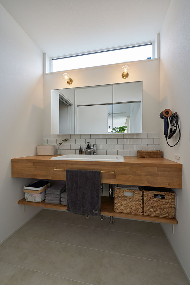 コラボハウス一級建築士事務所 【2000万円台／約29坪／間取り図有】 シンプルモダンな白ガルバの平屋／勾配天井のリビングの建築実例画像8