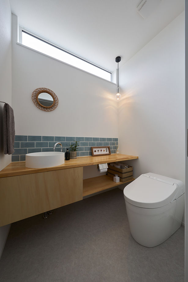 コラボハウス一級建築士事務所 【2000万円台／約29坪／間取り図有】 シンプルモダンな白ガルバの平屋／勾配天井のリビングの建築実例画像9