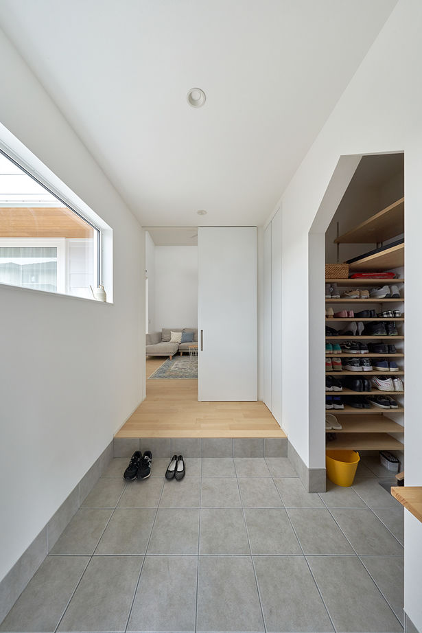 コラボハウス一級建築士事務所 【2000万円台／約29坪／間取り図有】 シンプルモダンな白ガルバの平屋／勾配天井のリビングの建築実例画像10