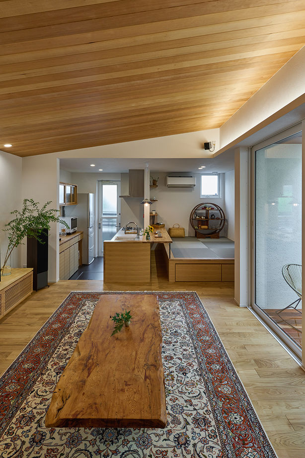 コラボハウス一級建築士事務所 【3000万円台／約31坪／間取り図有】 2つの中庭がある洗練された高級和モダンな平屋の建築実例画像4