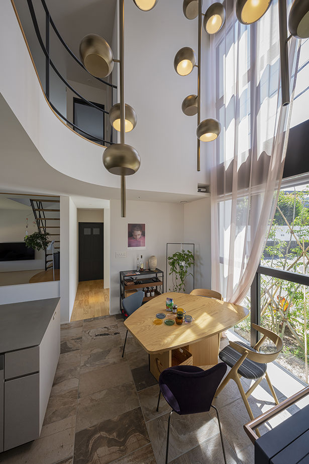 コラボハウス一級建築士事務所 5000万円台｜間取り図｜ガレージハウス｜「食べるのも料理するのも大好き」キッチンが暮らしの真ん中の建築実例画像2