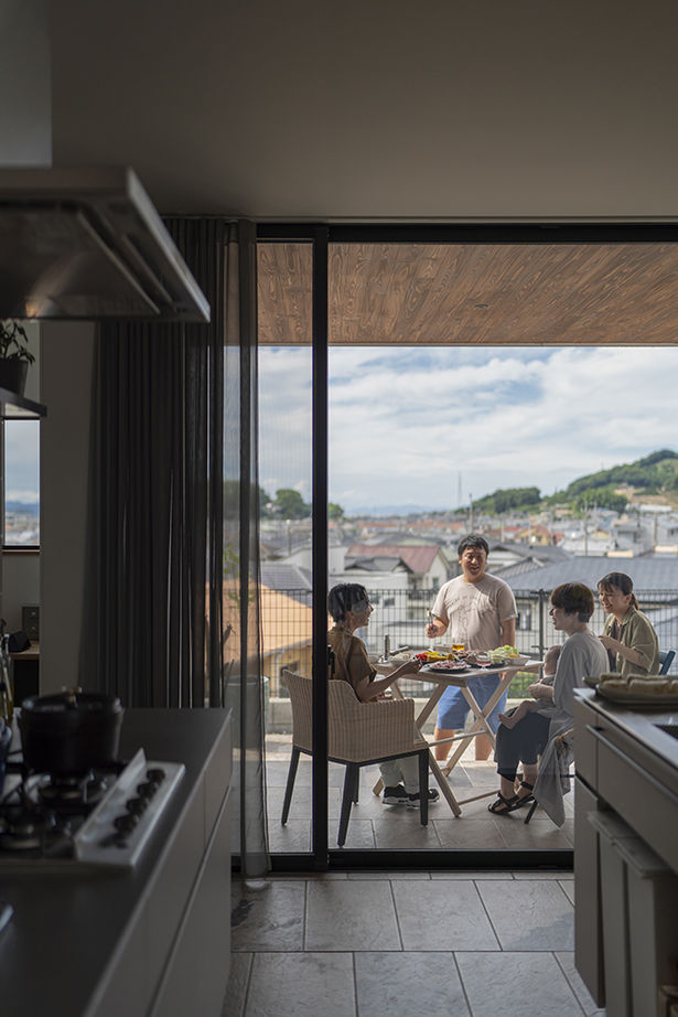 コラボハウス一級建築士事務所 5000万円台｜間取り図｜ガレージハウス｜「食べるのも料理するのも大好き」キッチンが暮らしの真ん中の建築実例画像3