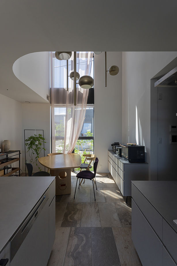 コラボハウス一級建築士事務所 5000万円台｜間取り図｜ガレージハウス｜「食べるのも料理するのも大好き」キッチンが暮らしの真ん中の建築実例画像5