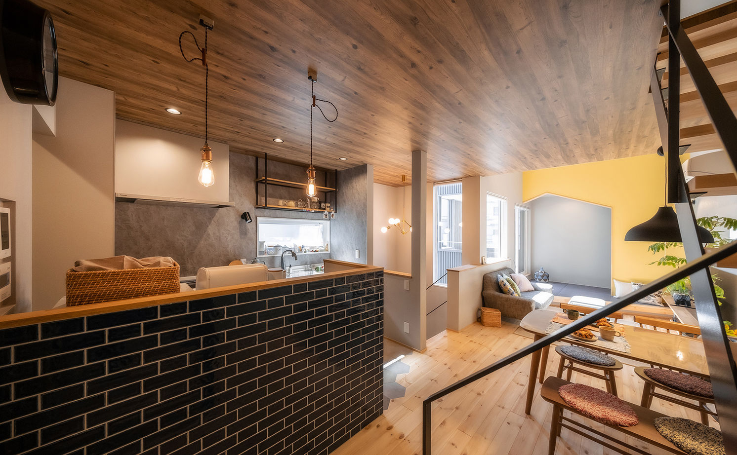 コラボハウス一級建築士事務所 2000万円台｜間取り図｜2階リビング｜坪庭をコの字型に囲む家。隅々まで光が届き、明るく開放感いっぱいの建築実例画像1