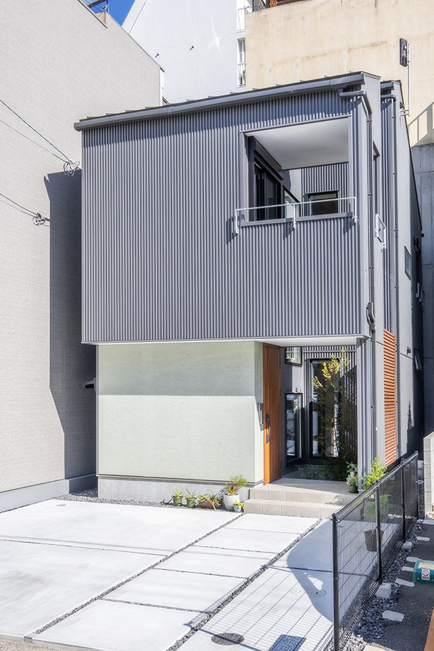 コラボハウス一級建築士事務所 2000万円台｜間取り図｜2階リビング｜坪庭をコの字型に囲む家。隅々まで光が届き、明るく開放感いっぱいの建築実例画像2