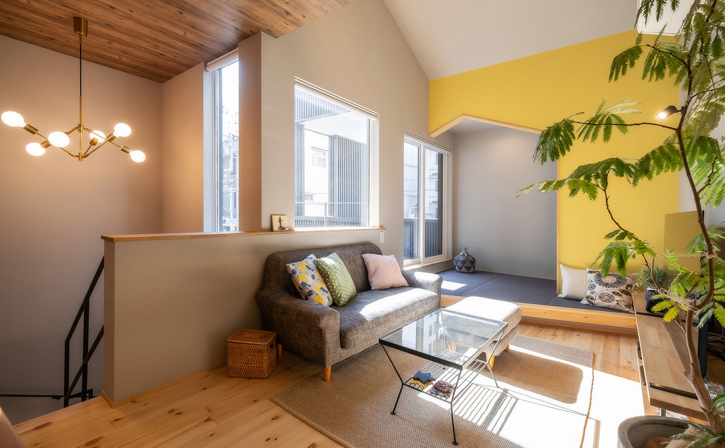 コラボハウス一級建築士事務所 2000万円台｜間取り図｜2階リビング｜坪庭をコの字型に囲む家。隅々まで光が届き、明るく開放感いっぱいの建築実例画像5