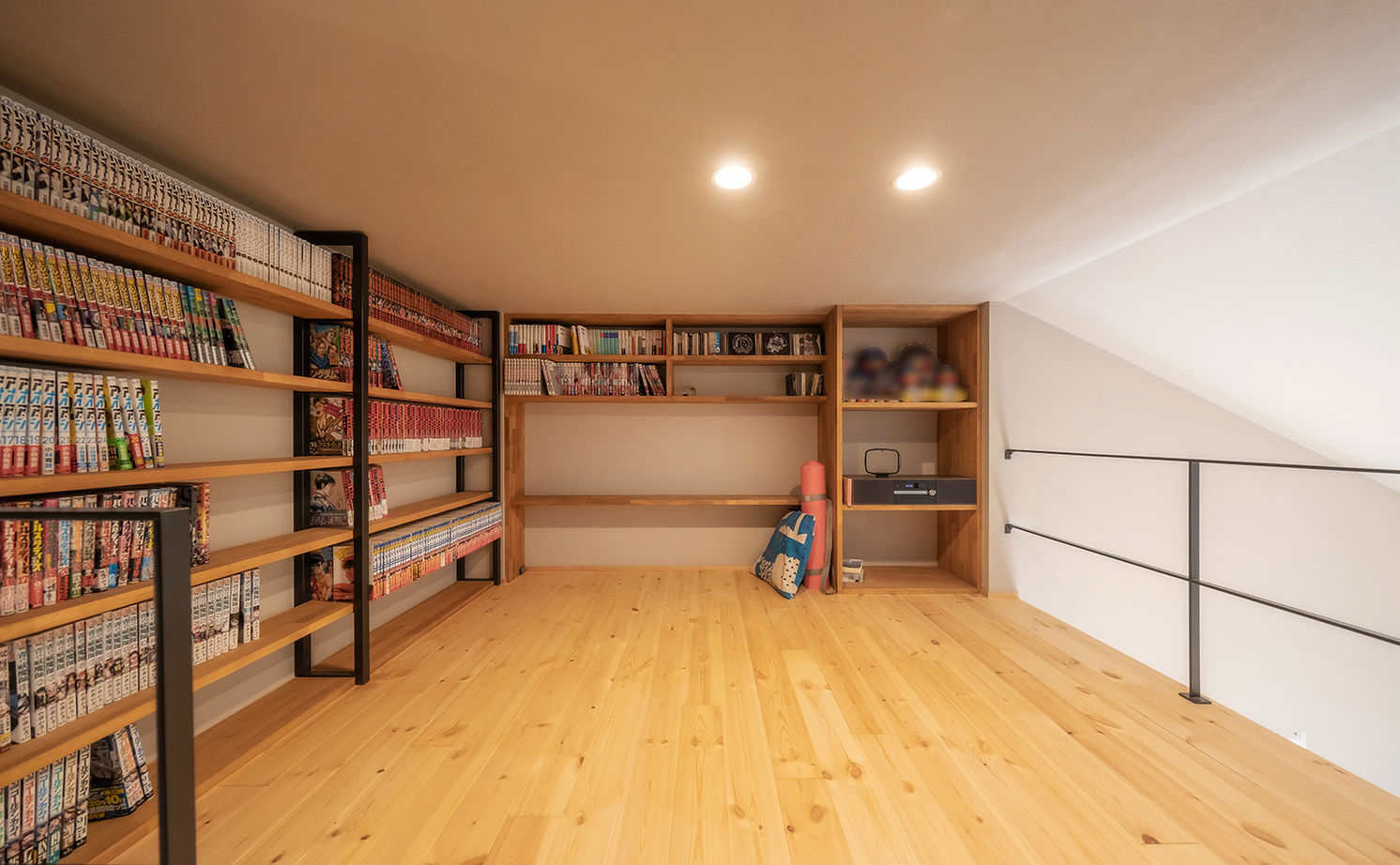 コラボハウス一級建築士事務所 2000万円台｜間取り図｜2階リビング｜坪庭をコの字型に囲む家。隅々まで光が届き、明るく開放感いっぱいの建築実例画像10