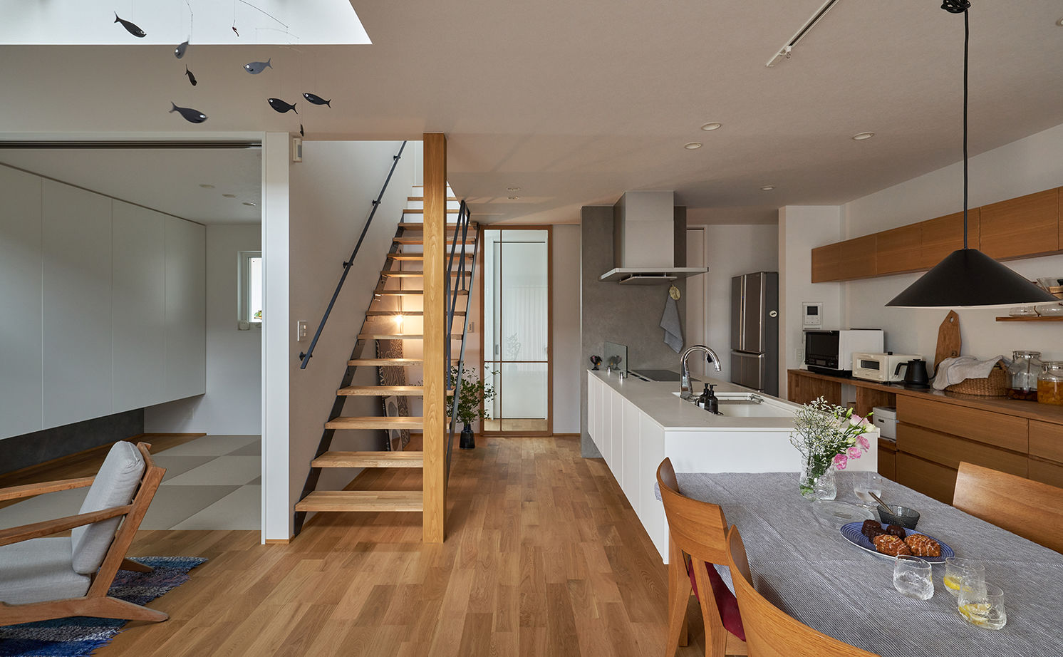 コラボハウス一級建築士事務所 2000万円台｜間取り図｜吹き抜け｜陽だまりリビングに家族が集う、木が心地よい大人ナチュラルな家の建築実例画像7